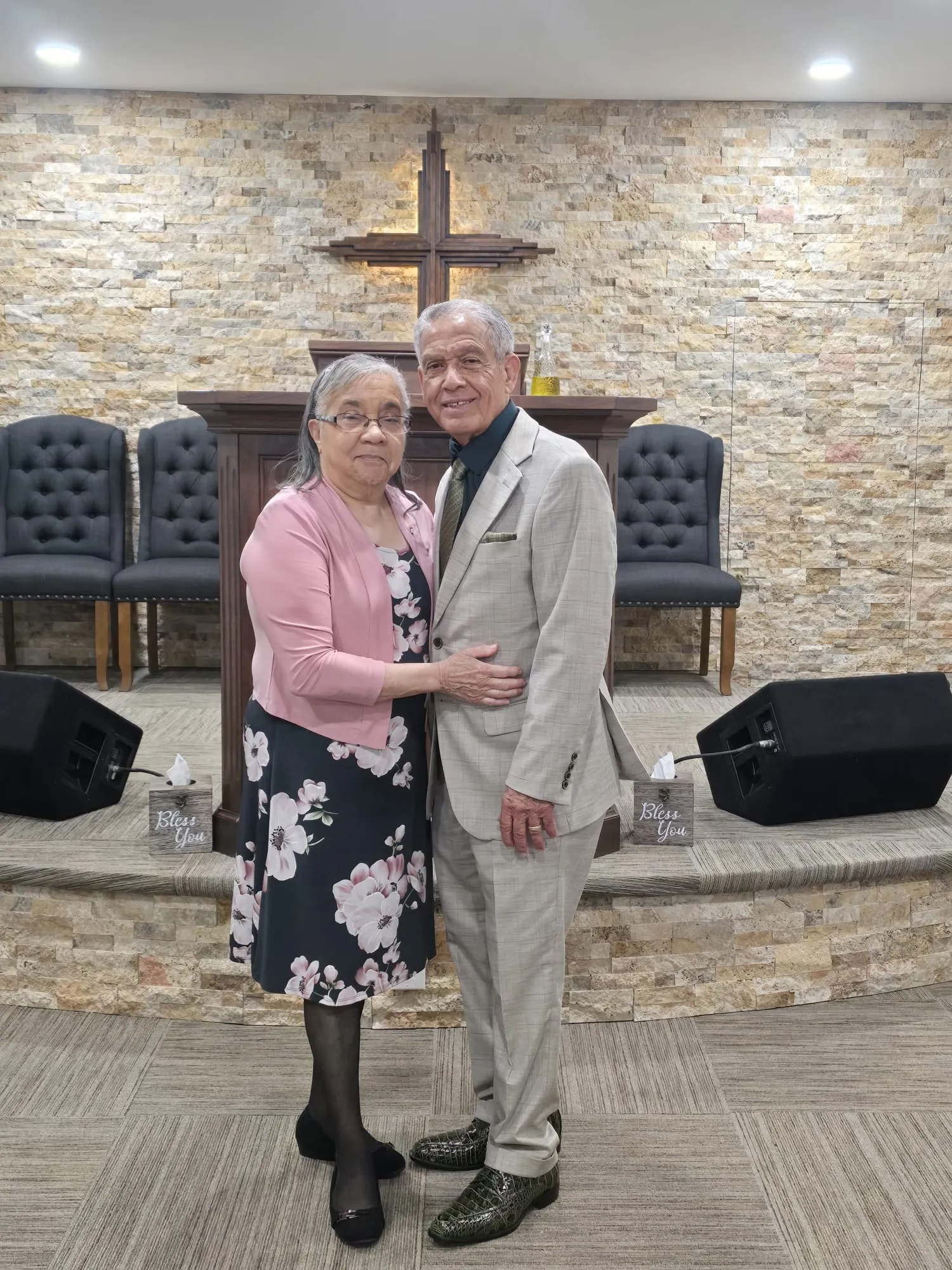 Imagen de los pastores de Iglesia Alpha y Omega Hermanos Unidos en Cristo, Inc.
