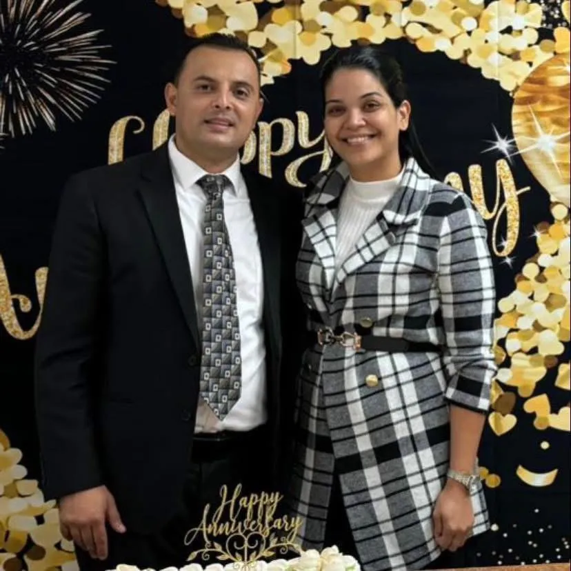 Imagen de los pastores de Iglesia Pentecostal Hermanos Unidos en Cristo de Staten Island